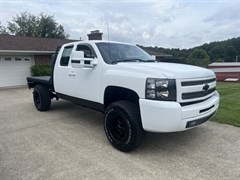 A 2008 Chevrolet Silverado K2500 HEAVY DUTY