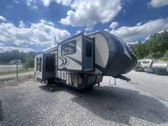 A 2016 Sandpiper 377flik 