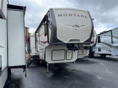 A 2018 Keystone Rv Montana 3160rl 