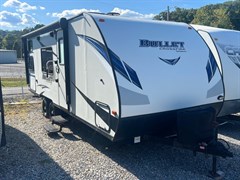 A 2018 Keystone Bullet Crossfire 220 