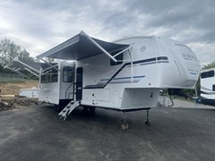 A 2026 Cherokee Arctic Wolf 38dst 