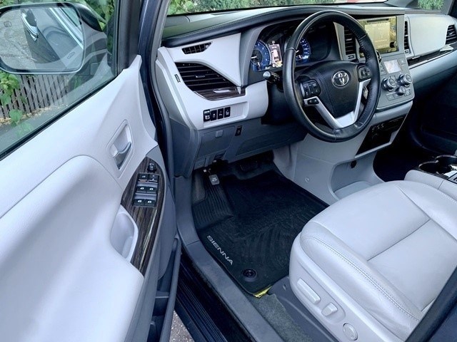 2018 Toyota Sienna XLE - Photo 12
