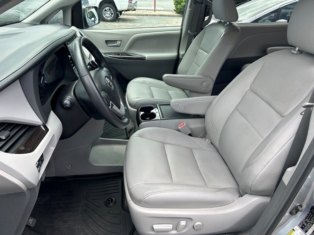 2018 Toyota Sienna XLE - Photo 21