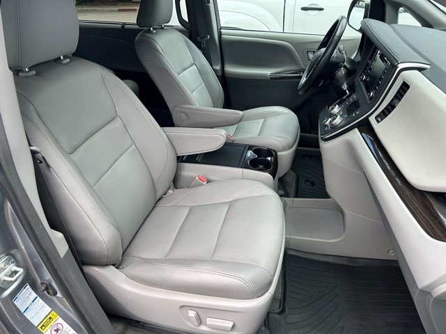 2018 Toyota Sienna XLE - Photo 24