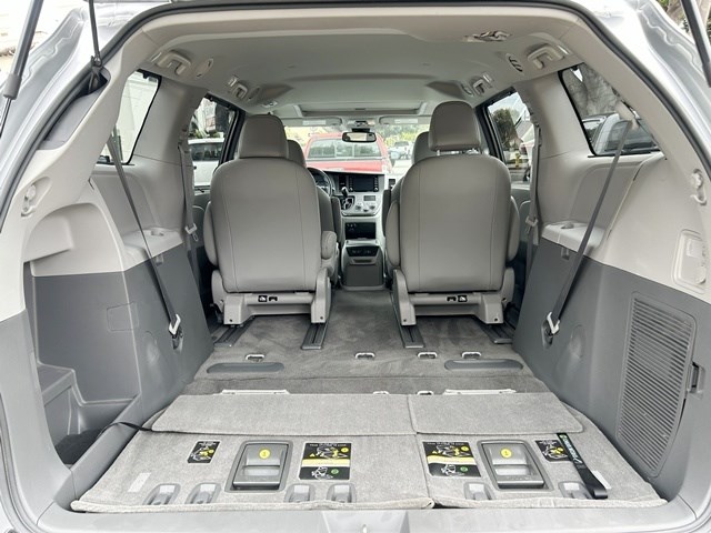 2018 Toyota Sienna XLE - Photo 28