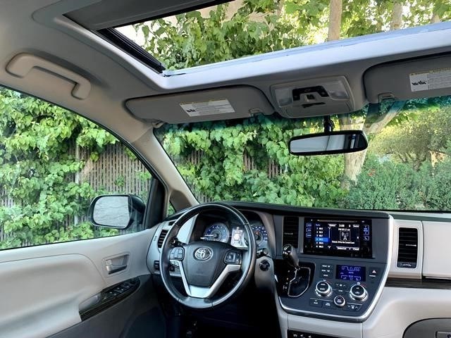 2018 Toyota Sienna XLE - Photo 7