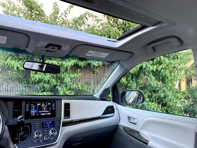 2018 Toyota Sienna XLE - Photo 8