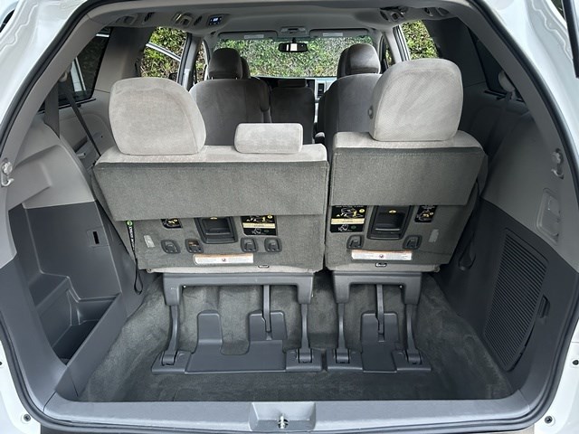 2016 Toyota Sienna LE - Photo 18
