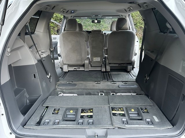 2016 Toyota Sienna LE - Photo 20