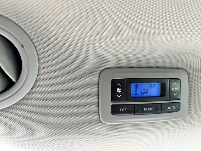 2016 Toyota Sienna LE - Photo 21