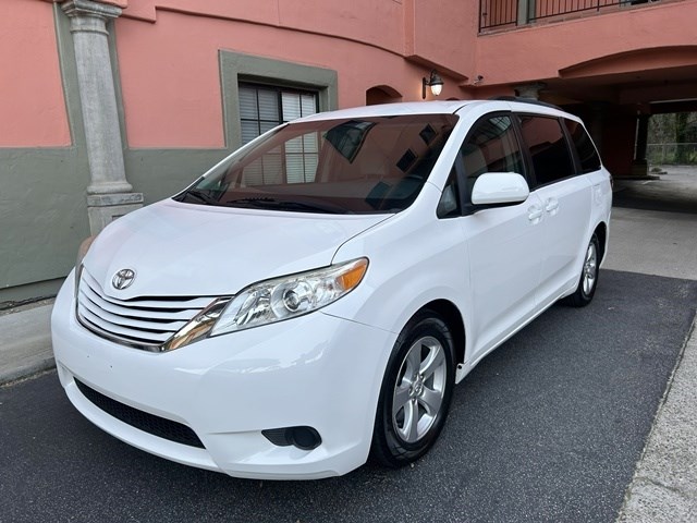 2016 Toyota Sienna LE - Photo 22