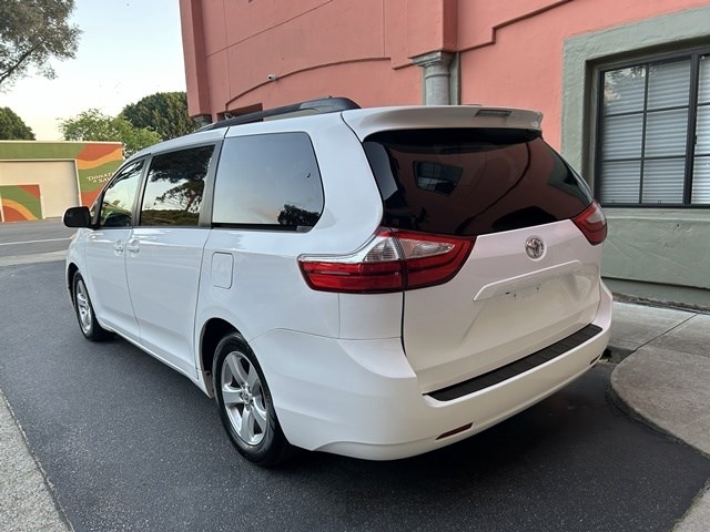 2016 Toyota Sienna LE - Photo 23