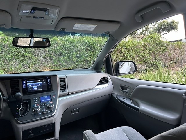 2016 Toyota Sienna LE - Photo 6