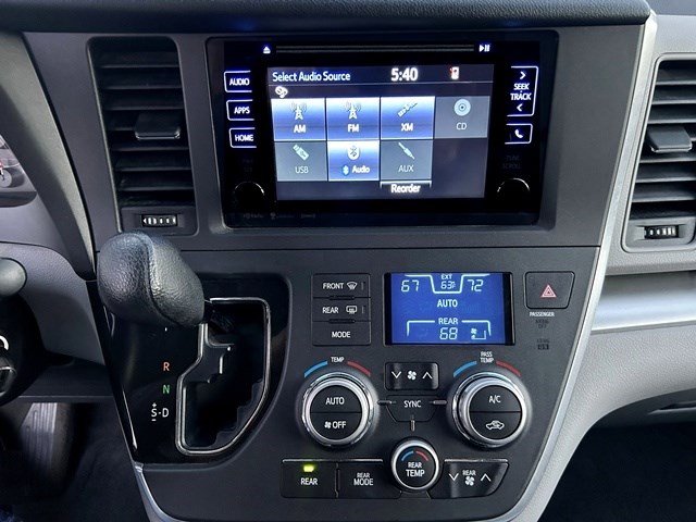 2016 Toyota Sienna LE - Photo 8