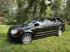 A 2014 Chrysler Town & Country TOURING