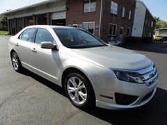 A 2012 Ford Fusion SE