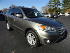 A 2012 Hyundai Santa Fe SE