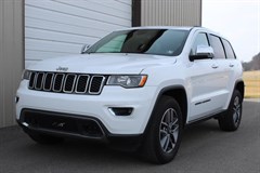 A 2020 Jeep Grand Cherokee LIMITED