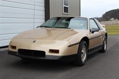 A 1986 Pontiac Fiero SE