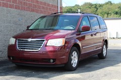 A 2009 Chrysler Town & Country TOURING ED
