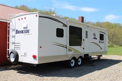 A 2008 Sunnybrook Camper 303 SLS