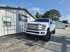A 2019 Ford F250 SUPER DUTY
