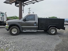 A 2003 Ford F250 SUPER DUTY