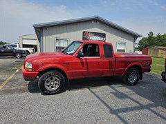 A 2000 Ford Ranger SUPER CAB
