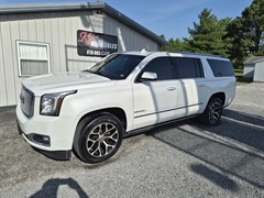 A 2016 GMC Yukon Xl DENALI