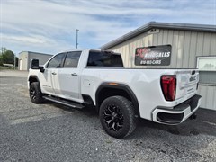 A 2021 GMC Sierra K2500 DENALI