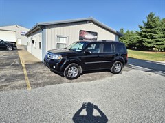 A 2011 Honda Pilot TOURING