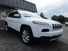 A 2016 Jeep Cherokee LIMITED 4X4
