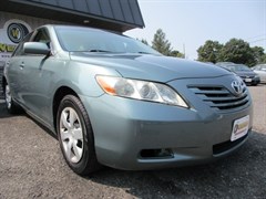 A 2009 Toyota Camry LE
