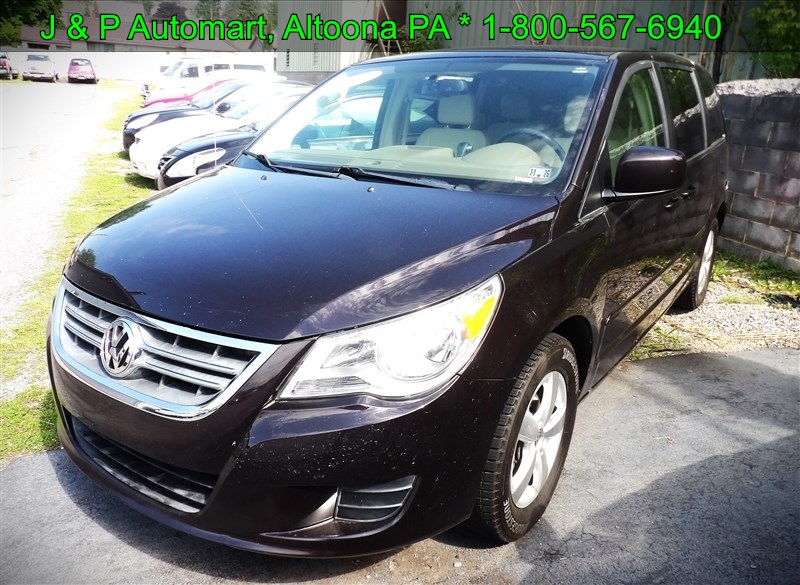 2010 Volkswagen Routan 3.8L SE's photo