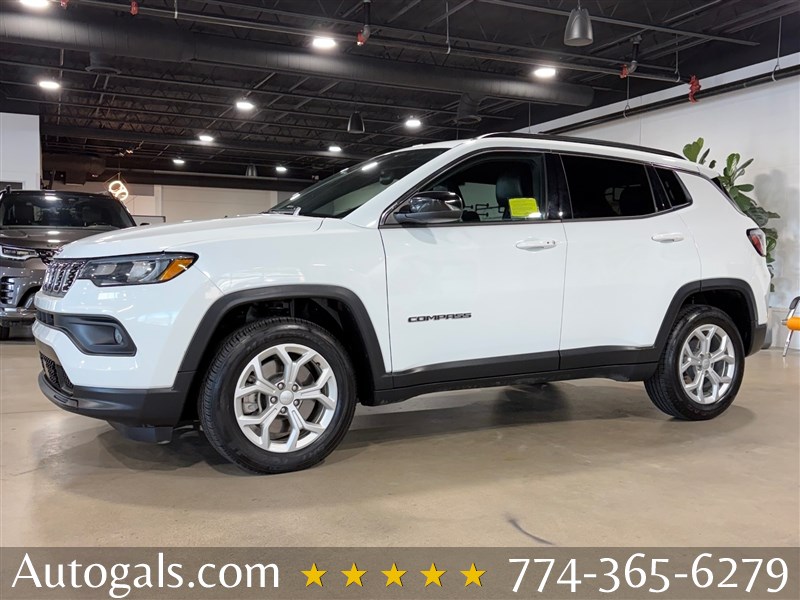 Video poster for 2024 Jeep Compass Latitude
