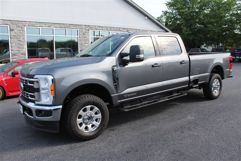 Gray 2023 Ford F-250 Super Duty Pickup Truck Four-Wheel Drive Automatic