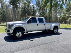 A 2012 Ford F450 SUPER DUTY
