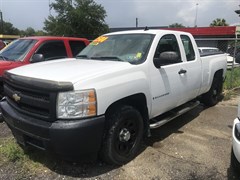 A 2007 Chevrolet Silverado C1500 CLASSIC