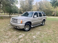 A 2005 Cadillac Escalade LUXURY