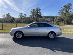 A 2008 Hyundai Azera SE