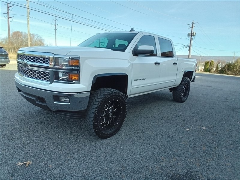 2015 Chevrolet Silverado LT photo 4