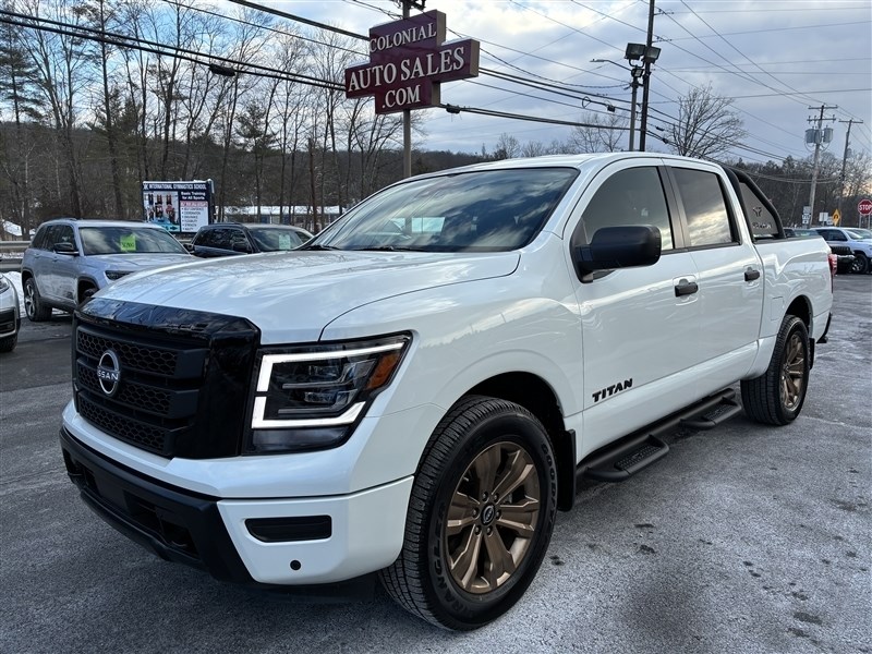 2024 NISSAN TITAN Crew Cab