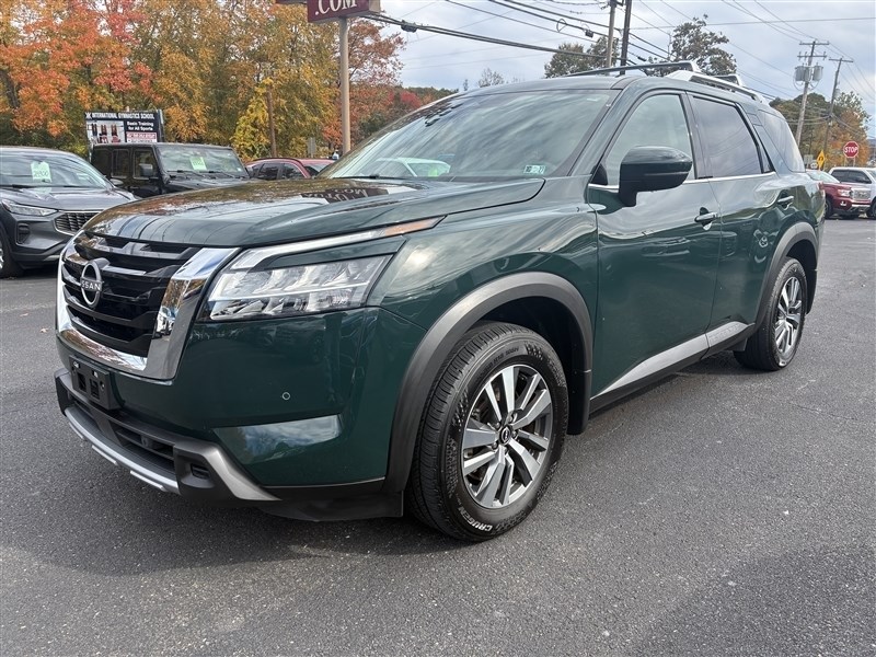 2024 NISSAN PATHFINDER SL