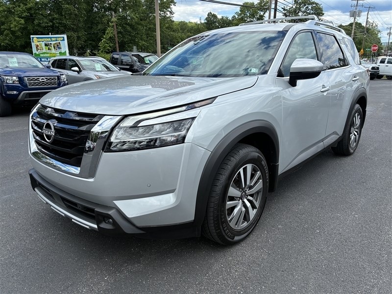 2023 NISSAN PATHFINDER SL