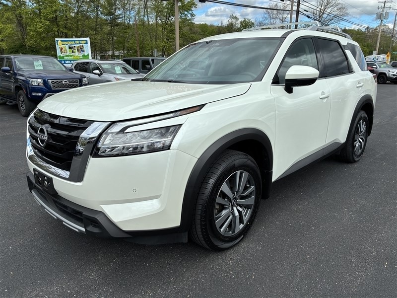 2024 NISSAN PATHFINDER SL