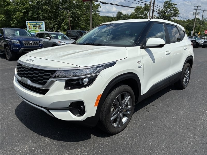 2023 KIA SELTOS LX