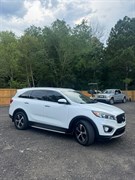 A 2016 Kia Sorento EX