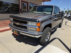 A 1998 Chevrolet K2500 Cheyenne