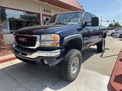 A 2005 GMC Sierra K2500 HD