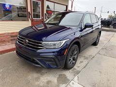 A 2022 Volkswagen Tiguan SE